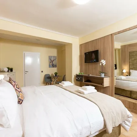 Seven Heaven Premium Suites Thessaloniki Buitenkant foto
